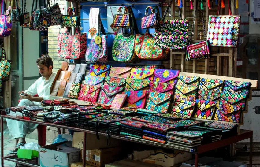 خرید از چابهار؛ از صنایع دستی بلوچ تا ادویه‌های جنوبی